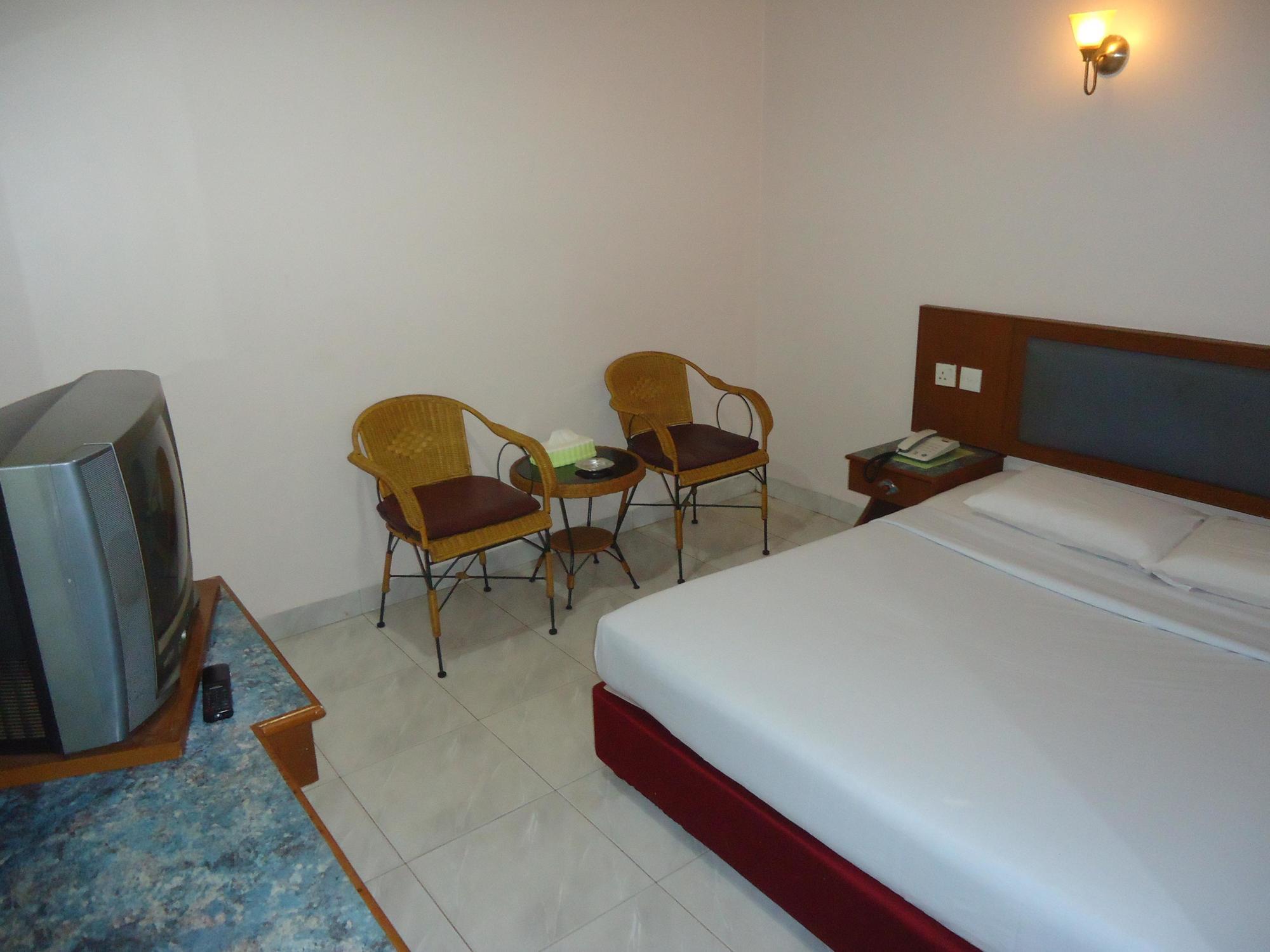 Hotel Gloris Batam Екстериор снимка