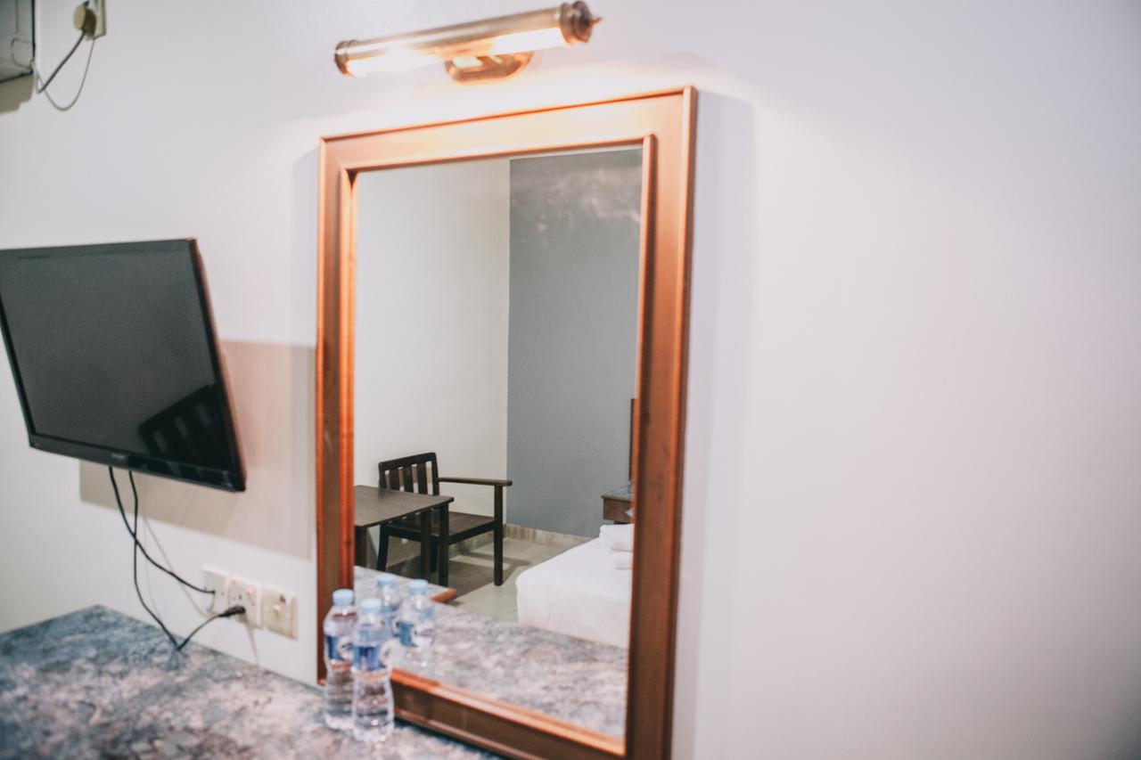 Hotel Gloris Batam Екстериор снимка