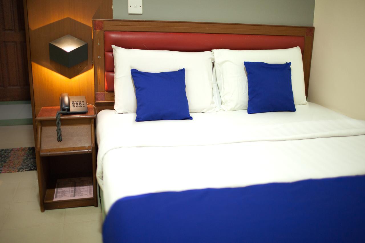 Hotel Gloris Batam Екстериор снимка