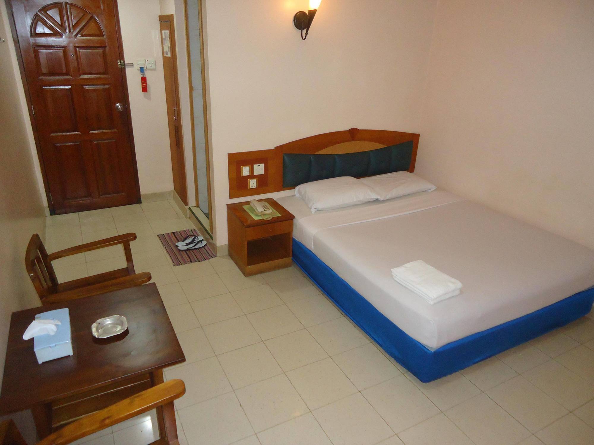 Hotel Gloris Batam Екстериор снимка