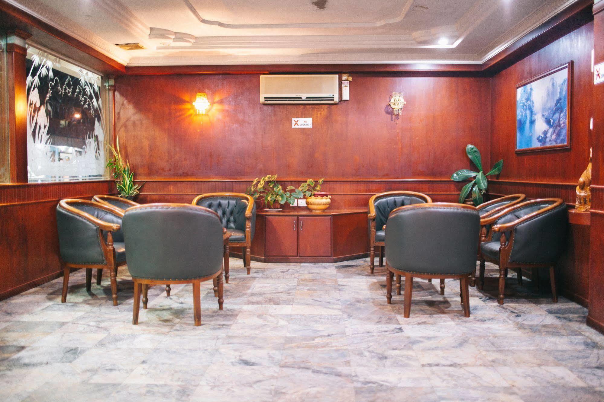 Hotel Gloris Batam Екстериор снимка