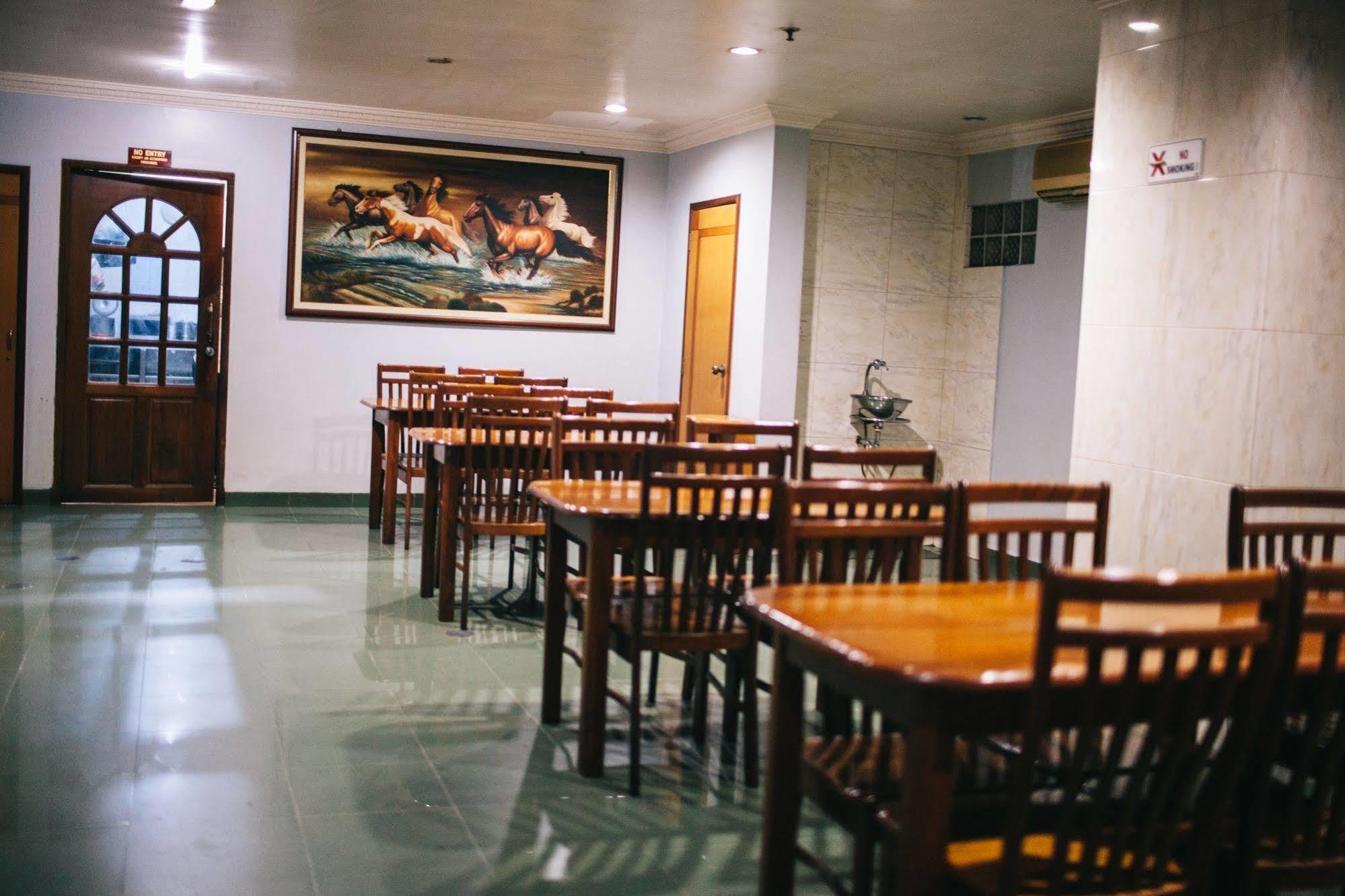 Hotel Gloris Batam Екстериор снимка