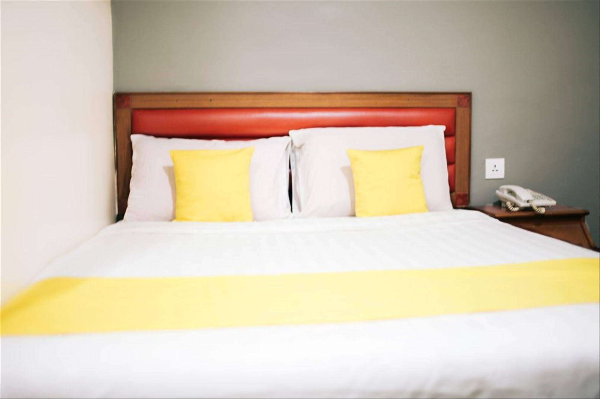 Hotel Gloris Batam Екстериор снимка